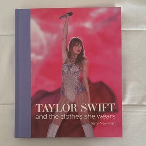 Taylor Swift and the clothes she wears book